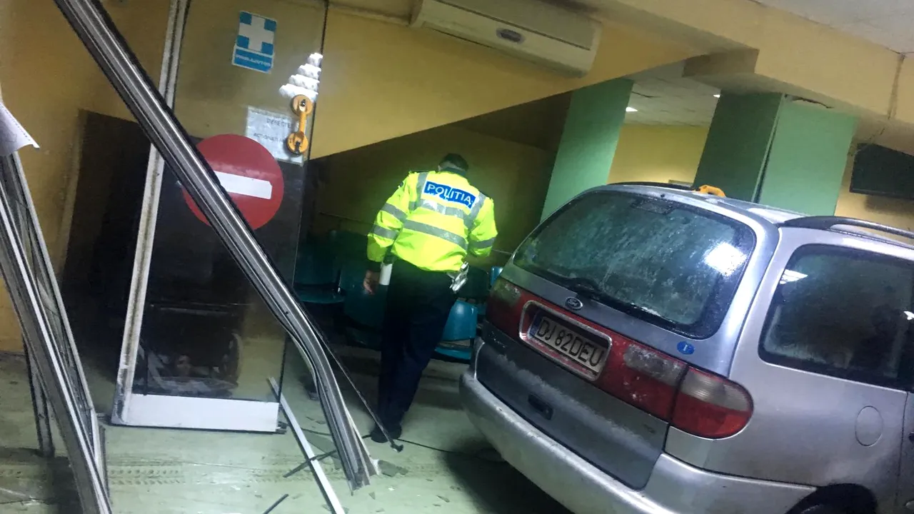 AMENDA modică primită de Spitalul Judeţean din Craiova după incidentul de sâmbătă, când un bărbat a intrat cu maşina în UPU