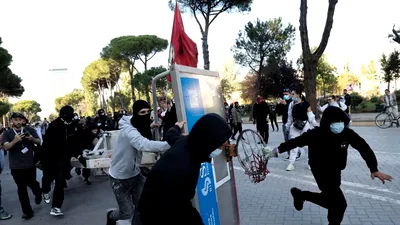 EXTERNE Albania ia măsuri împotriva protestatarilor care devin violenți. Amenzi de până la 5.500 de euro