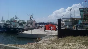 Un bulgar şi un cipriot, arestaţi după ce au călăuzit 69 de migranţi irakieni pe Marea Neagră. De unde a plecat ambarcaţiunea pe mare 