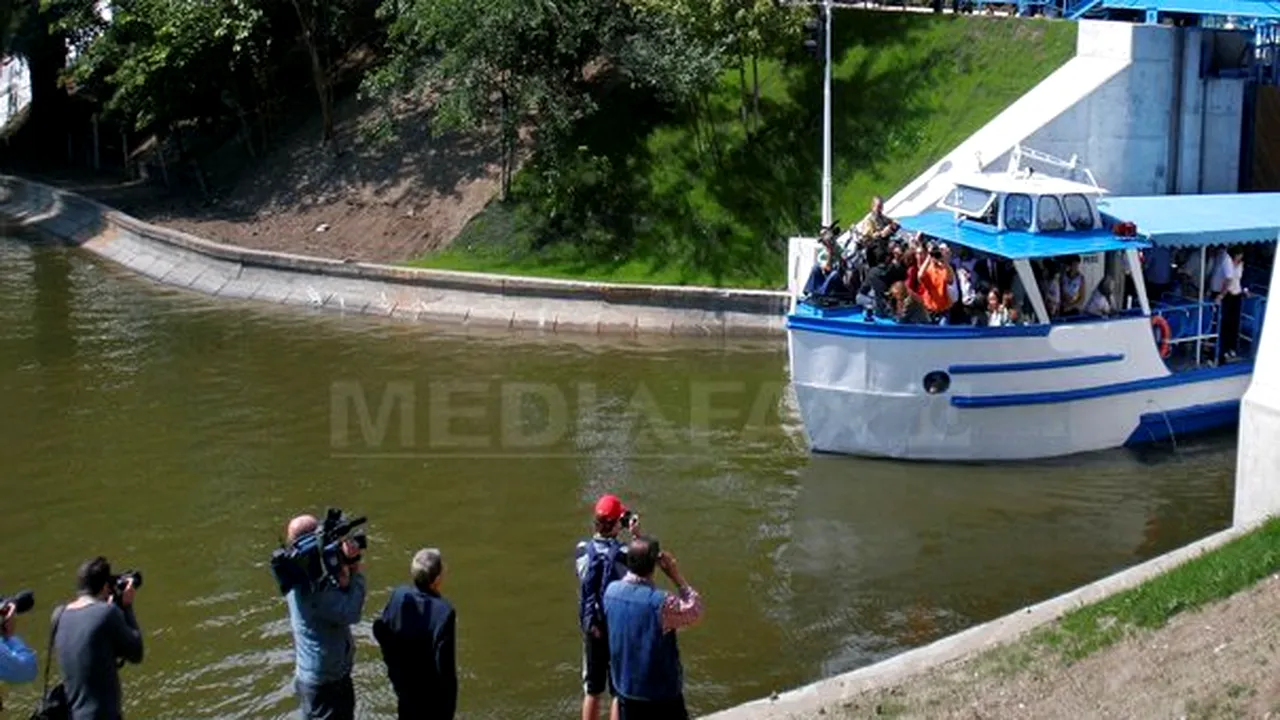 Bucureştenii se pot plimba gratuit cu vaporaşul pe Lacul Herăstrău, în duminica Floriilor