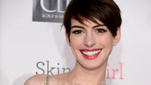 Anne Hathaway şi Adam Shulman au devenit părinţii unui băieţel: Micuţul va purta un nume clasic