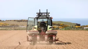 Inedit: Un fermier belgian a mutat accidental graniţa cu Franţa