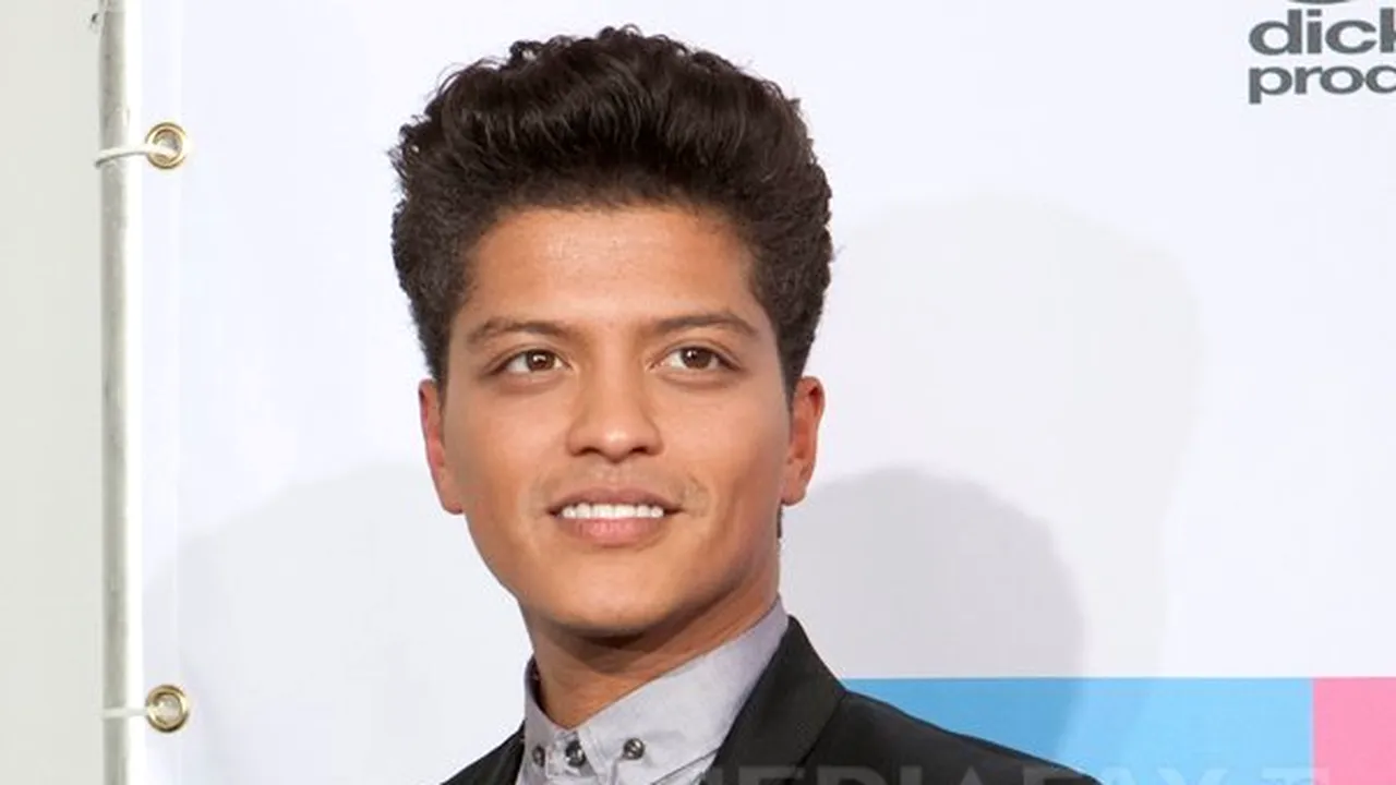 INGREDIENTE SURPRIZĂ folosite de Bruno Mars pentru celebra coafură