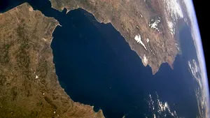 Bazinul Mării Mediterane, secat în urmă cu 5,33 mil. ani, reumplut în mai puţin de 2 ani