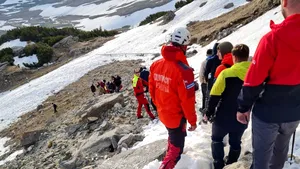 Salvamontiştii intervin pe Platoul Bucegi, unde 20 de oameni au dificultăţi. Mai multe persoane au fost la un pas de hipotermie