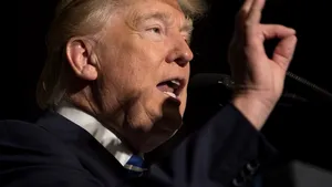 Trump acuză Ucraina pentru război şi îl presează pe Zelenski să organizeze alegeri