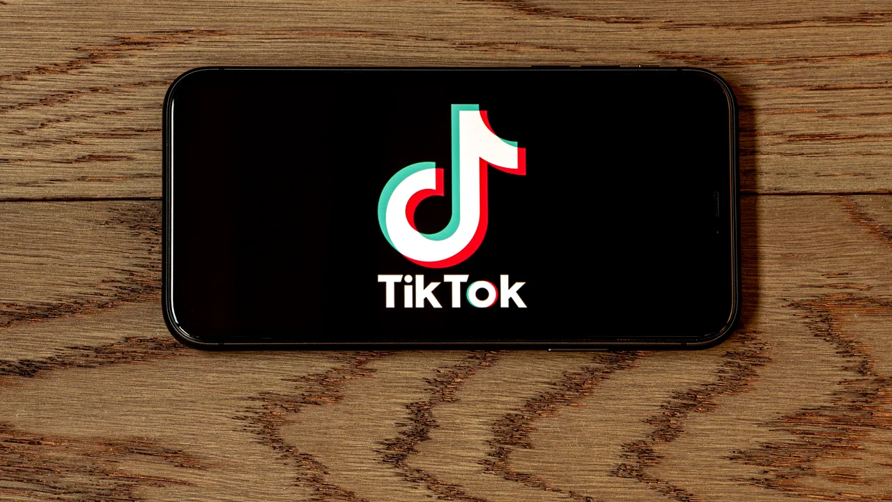 Toxiinfecţie alimentară în cazul a zeci de angajaţi TikTok din Singapore
