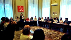 Femeile din PSD şi-au ales conducerea şi au făcut poze cu Ponta, Năstase şi Dragnea