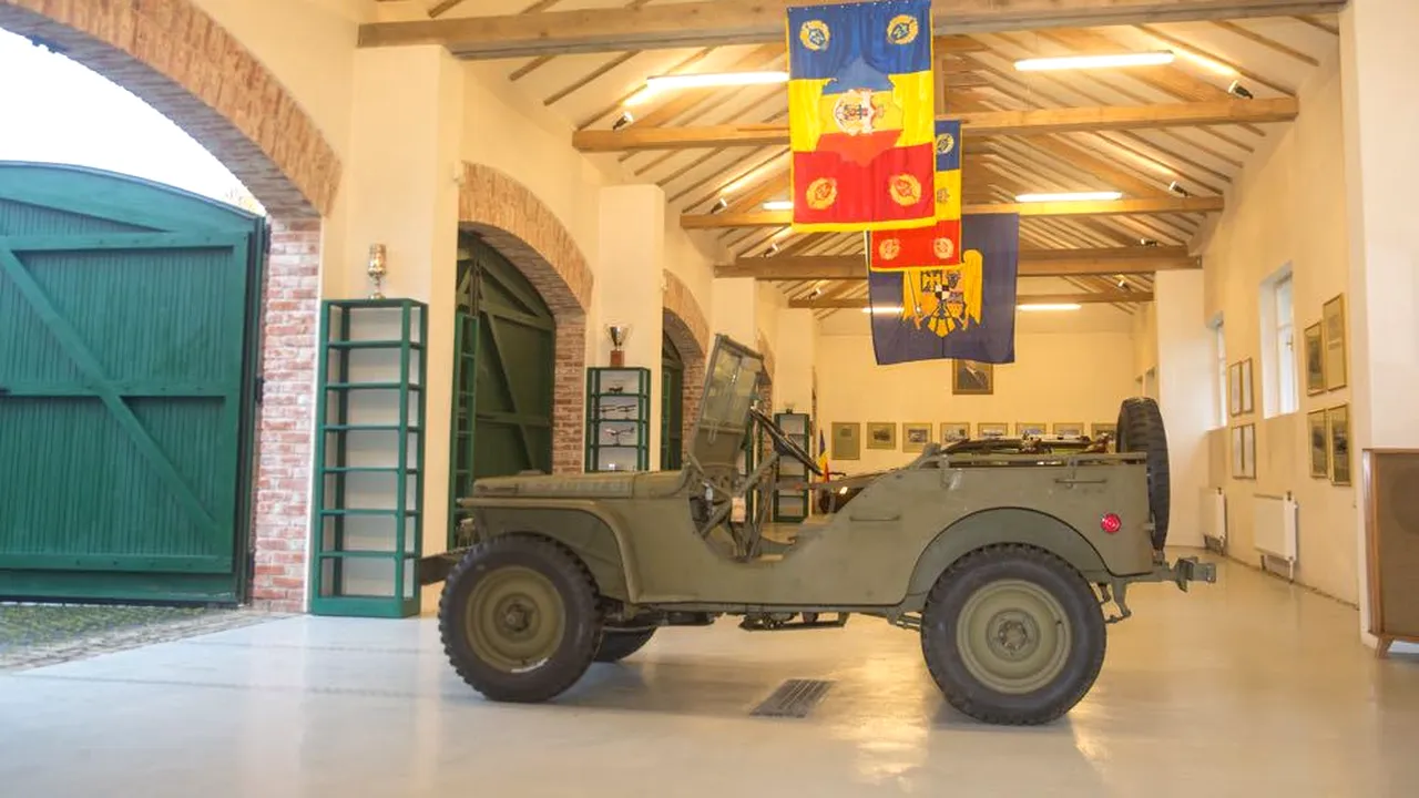 Patru jeep-uri din colecţia Regelui Mihai au fost aduse din Elveţia şi expuse la domeniul Săvârşin - FOTO