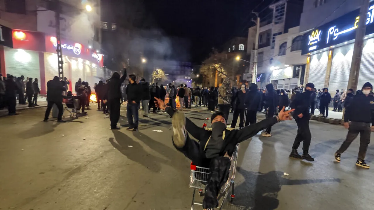 Procurorul general al Iranului avertizează că protestatarii riscă pedeapsa cu moartea