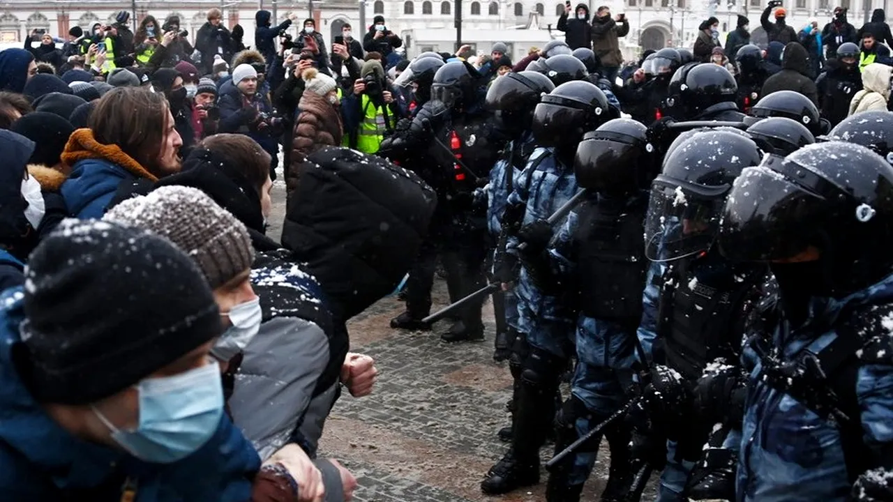 Proteste în Rusia. Poliţia a reţinut peste 5.000 de protestatari care îl susţin pe disidentul rus, Aleksei Navalnîi