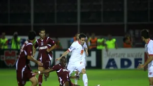 Rapid a învins Dinamo, scor 2-1, şi a trecut pe primul loc în clasament