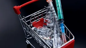 Riscurile vaccinurilor anti COVID contrafăcute, de pe piaţa neagră. Autorităţile europene sunt în alertă 