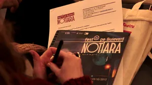 Nottara a ieşit în stradă: În lipsa unui sediu, actorii 