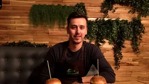 FOTO Un fost însoţitor de zbor şi-a investit economiile în crearea unui lanţ de restaurante cu burgeri