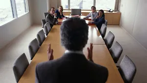 Managerii români câştigă peste valoarea reală a muncii lor