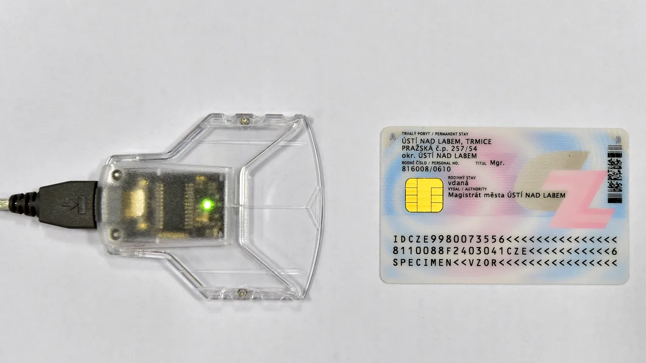 Intră în vigoare legea care îţi va permite să treci la buletin electronic cu cip. Şi copiii sub 14 ani vor putea avea buletin
