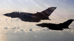 Marea Britanie prelungeşte până în 2017 raidurile aeriene antiteroriste în Irak