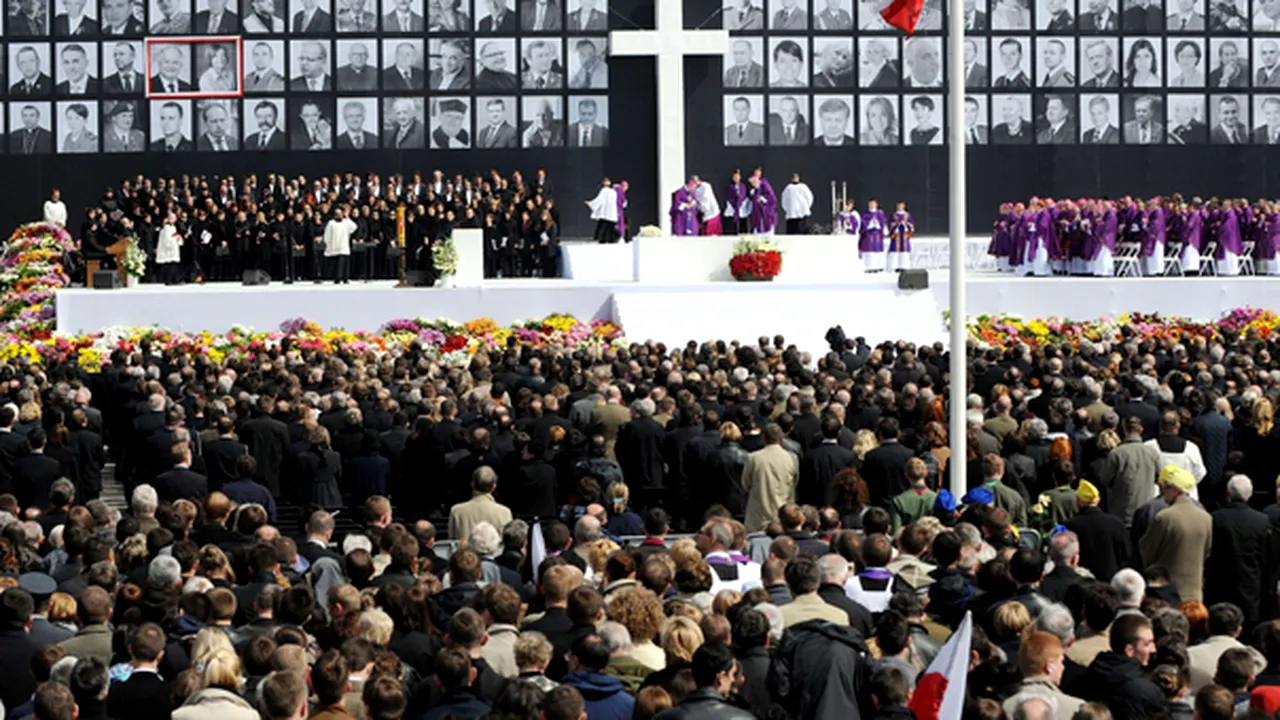 Cel puţin 100.000 de polonezi participă la ceremoniile în memoria preşedintelui Lech Kaczynski