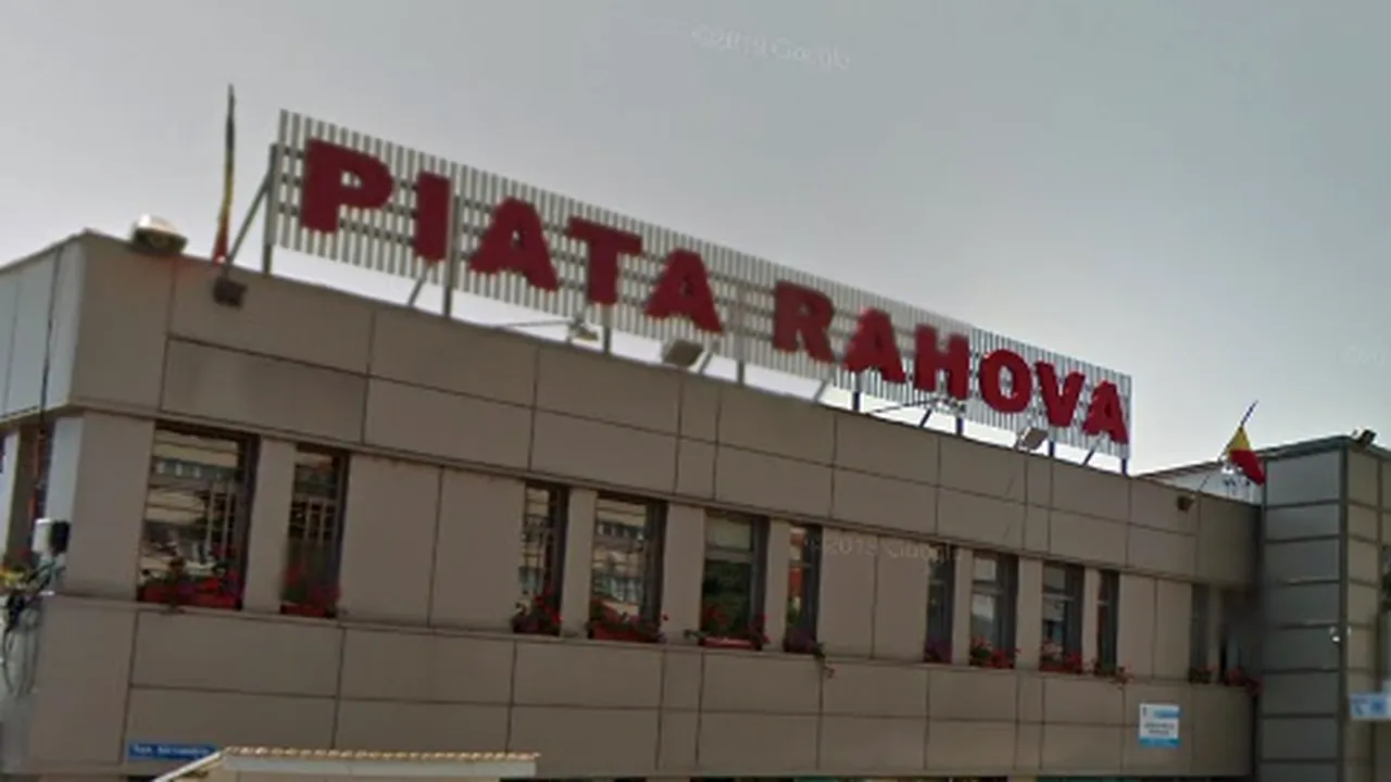 O bucată din tavanul Pieţei Rahova din sectorul 5 s-a prăbuşit. Primarul a dispus o anchetă