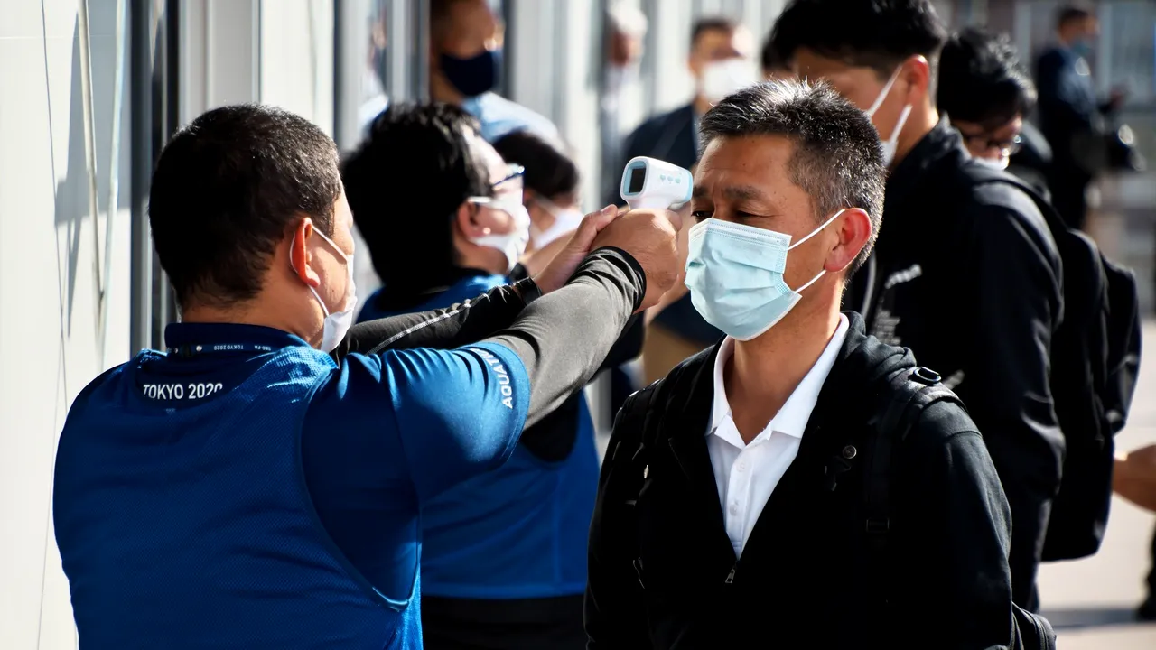 Studiu al Universităţii din Tokyo: Cât de eficiente sunt măştile împotriva particulelor de coronavirus din aer