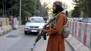 Regatul Unit pune presiune pe talibani să-şi respecte angajamentele. Britanicii vor coridoare de siguranţă pentru refugiaţi