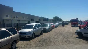 FOTO | INCENDIU cu pericol de explozie, la o fabrică din Timiş: 400 de persoane au fost evacuate