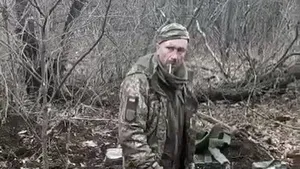 Ucrainenii îi caută pe ruşii care au executat un soldat neînarmat. El a spus „glorie Ucrainei