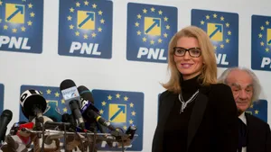 Şedinţă PNL, luni după-amiază. Conducerea ar putea rămâne în funcţie până la congres - surse