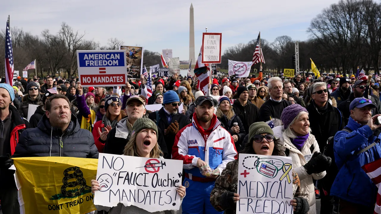 Mii de oameni au protestat la Washington, nemulţumiţi de direcţia în care a evoluat campania de vaccinare pentru Coronavirus