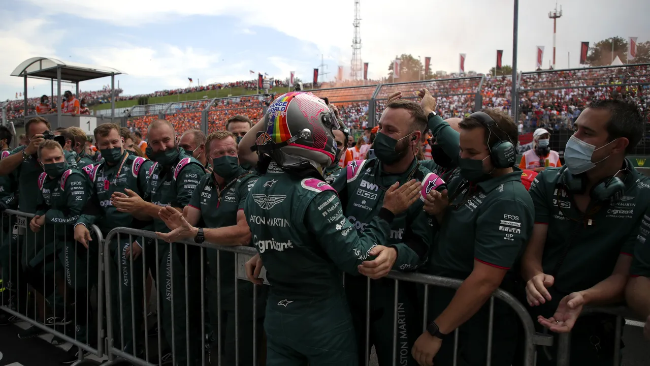 Sebastian Vettel a fost descalificat din cursa de la Hungaroring. Hamilton avansează pe locul doi