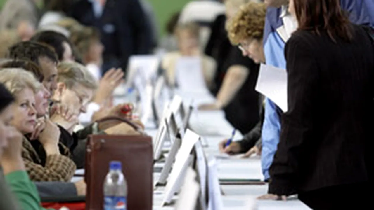 Aproape 12.000 de posturi libere pentru absolvenţi