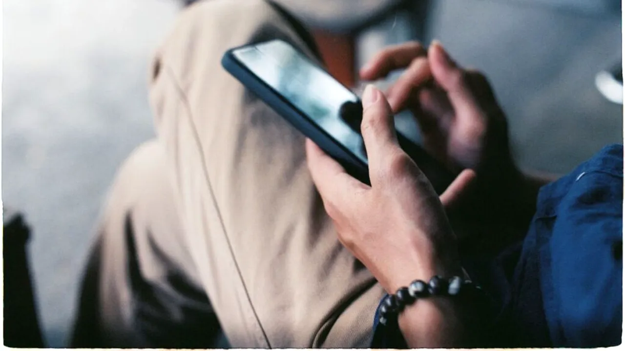 Adio telefon în timpul programului de lucru? Regula nouă care se aplică în Spania