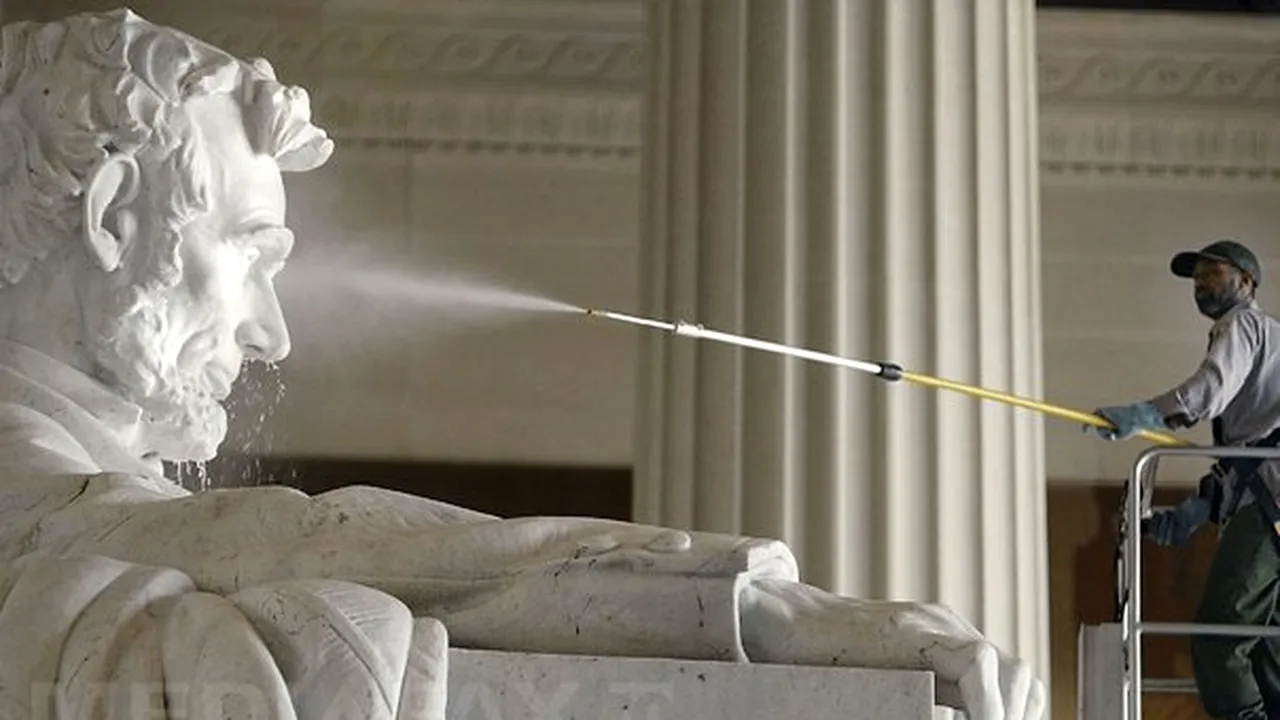 Memorialul Abraham Lincoln din Washington, vandalizat