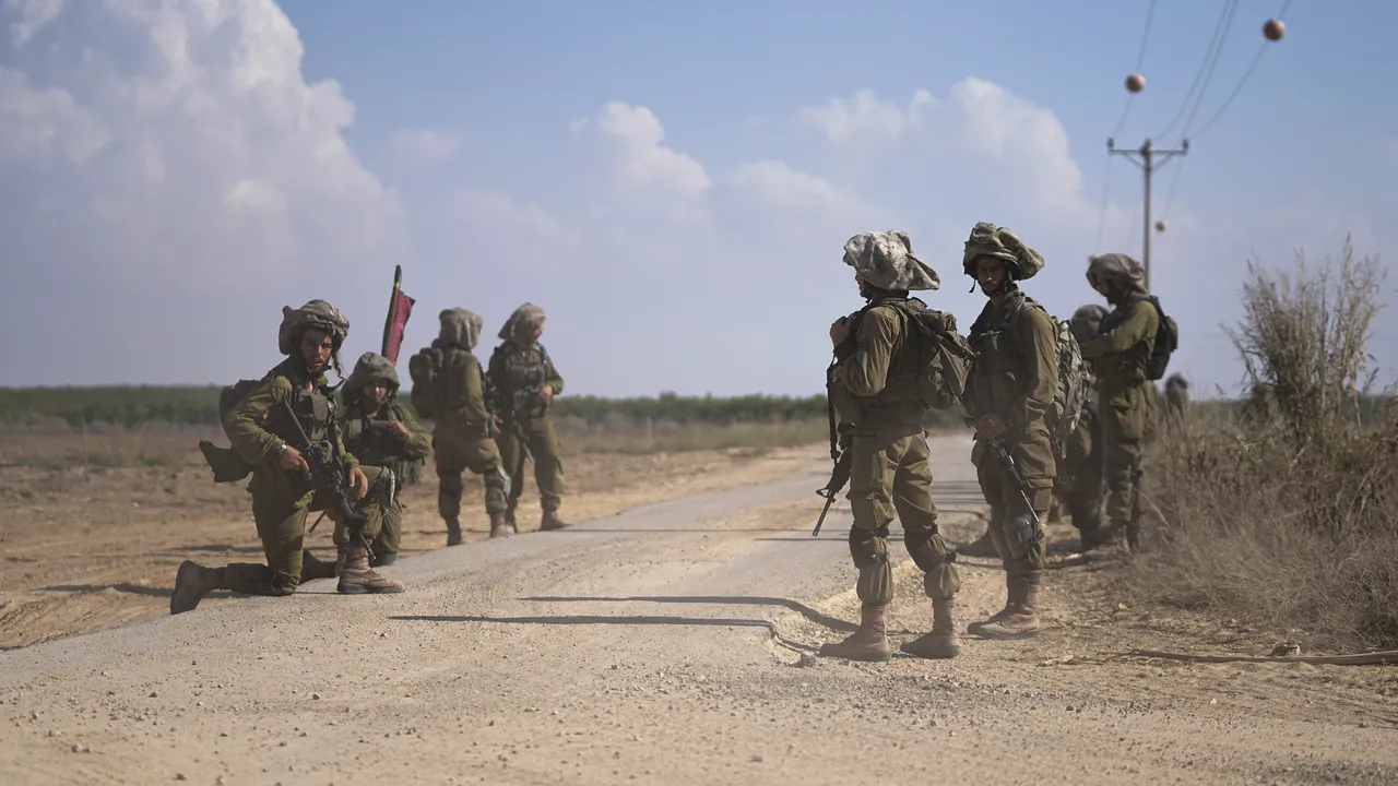 Războiul dintre Israel şi Hamas, ziua 15. Un tanc israelian a tras accidental spre o staţie egipteană/  Israelul a intensificat atacurile în Gaza /  Israel: Hezbollah, susţinută de Iran, riscă să atragă Libanul în război 