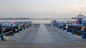 Surpriză făcută de poliţiştii de frontieră pentru copiii refugiaţi din Ucraina: un ponton cu jucării la Isaccea