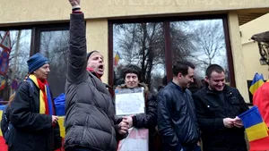 Proteste la Ambasada Ungariei cu steaguri, lozinci şi 