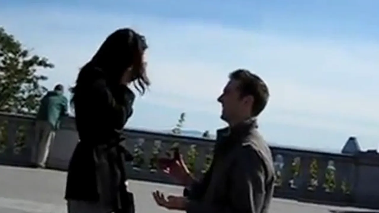 Viaţa bate filmul: Ce SURPRIZĂ i-a făcut un bărbat prietenei sale