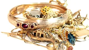 Sfat de la o bancă elveţiană: Dacă zona euro se destramă, investiţi în aur, mâncare şi arme