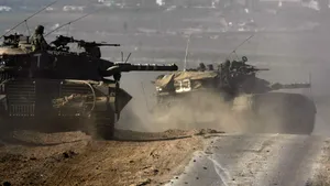 Tancuri israeliene au intrat în Fâşia Gaza, afirmă martori palestinieni