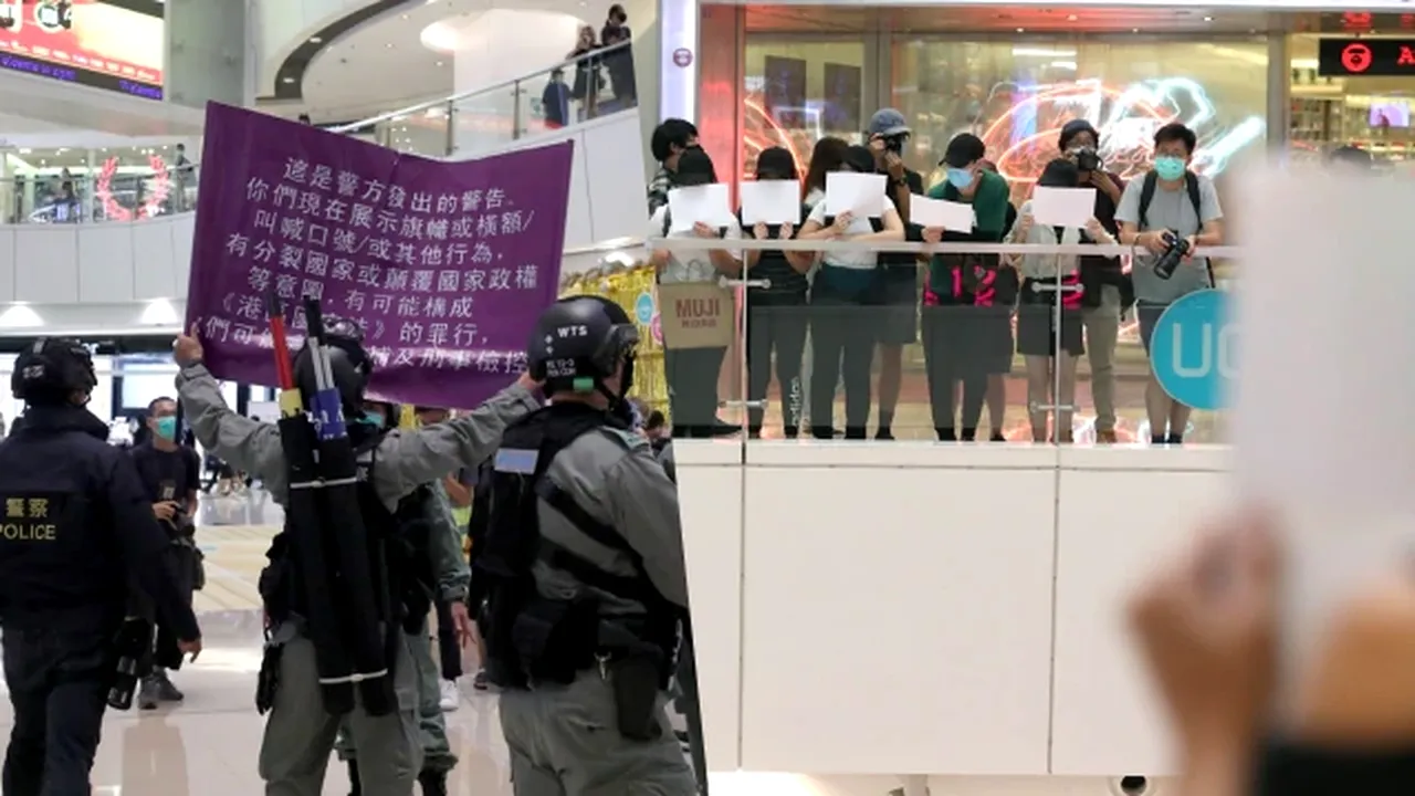 Foile albe de hârtie devin un simbol al protestelor din China