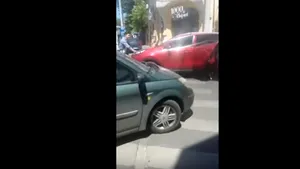 Şoferul din Capitală care a luat intenţionat pe capotă un tânăr, plasat sub control judiciar 