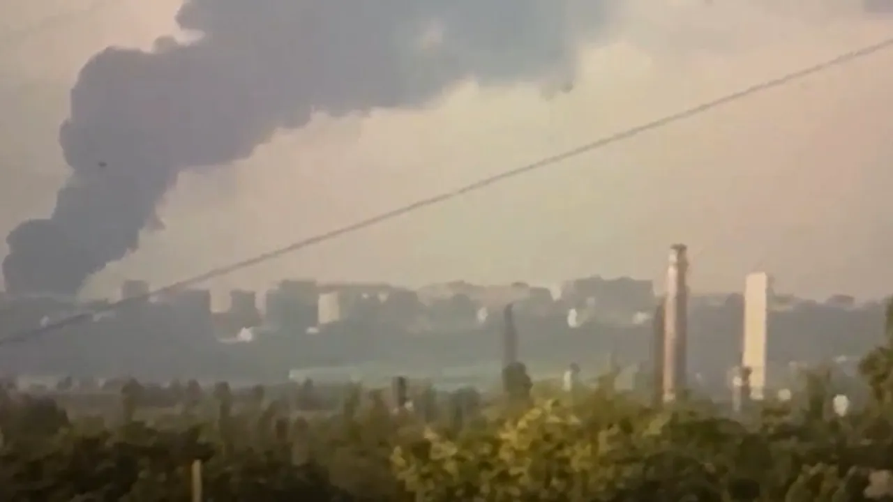 Atacuri cu drone în sudul Rusiei. Incendiu la o rafinărie și evacuări în Taganrog