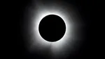 NASA trimite un avion să „prindă” umbra eclipsei. Misiunea care va prelungi întunericul total la aproape trei minute