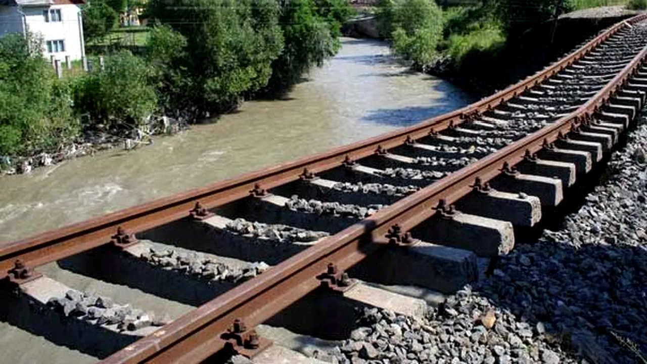 Traficul feroviar, închis în nord-estul ţării pe patru rute din cauza inundaţiilor