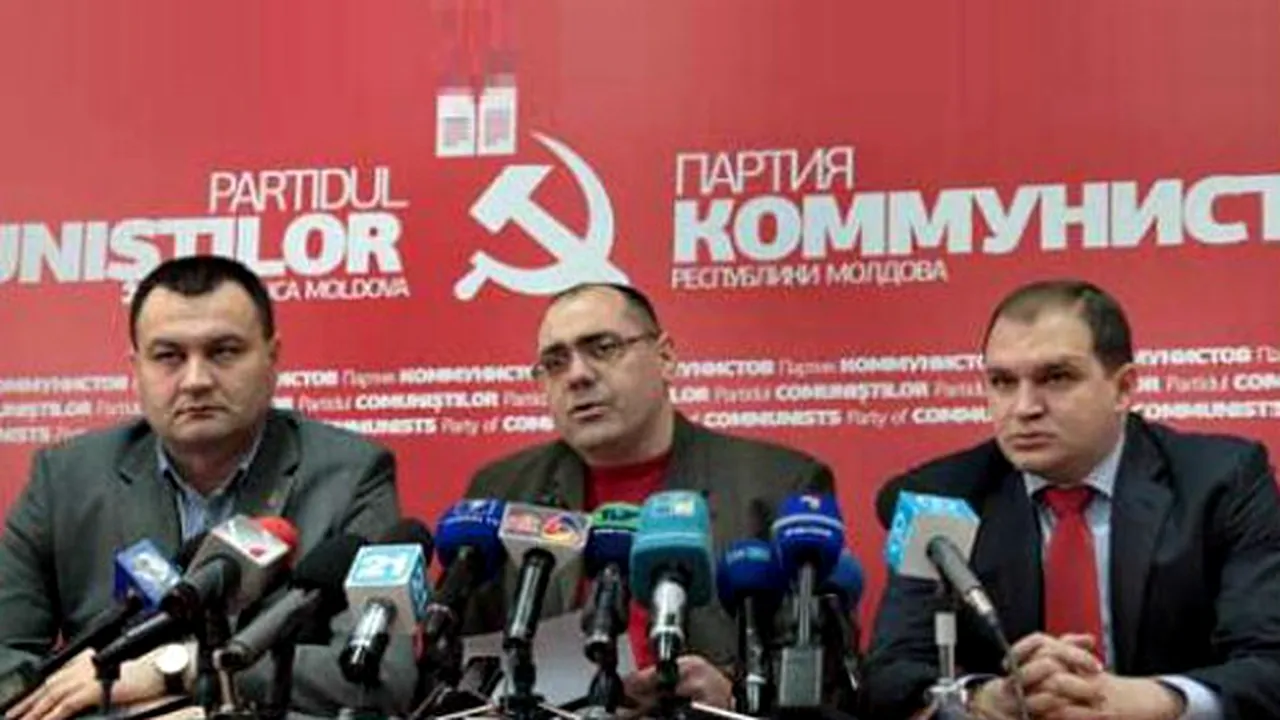 Comuniştii cer României să retragă din Republica Moldova 