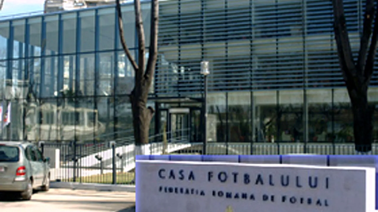 Fanii Rapidului continuă protestele, la Casa Fotbalului