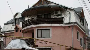 Cum arată vila şefului Poliţiei de Frontieră Albiţa. Are 270 de metri pătraţi şi se află în centrul Iaşului