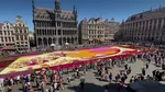 Un covor uriaș de flori inspirat de opera de artă „Marele val de la Kanagawa” a fost dezvăluit la Bruxelles