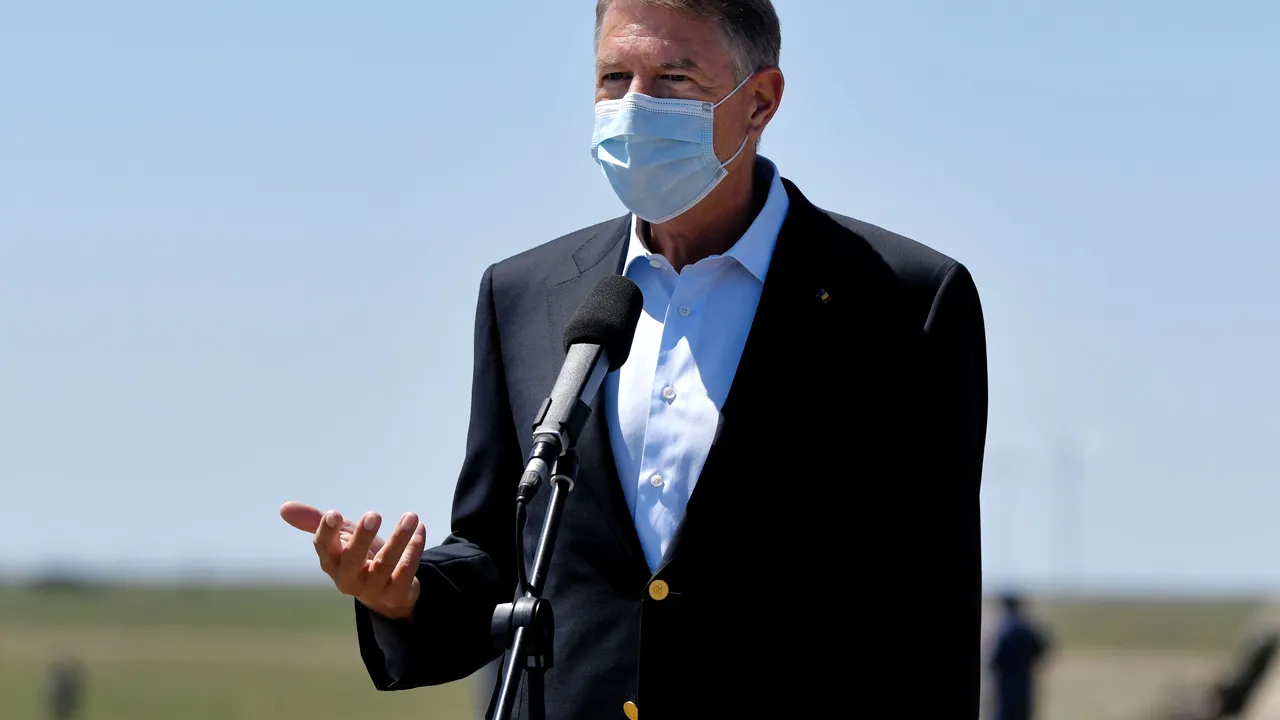 COMENTARIU Marius Oprea / ”Felicit Nuclearelectrica!” Iohannis, un preşedinte căruia nu-i pasă de disperarea românilor 